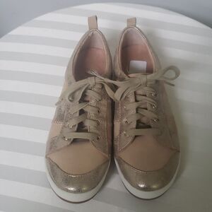 Nurture Watsonn Shoe Womens sz 6 Suede Leather Gold Metallic Sneaker